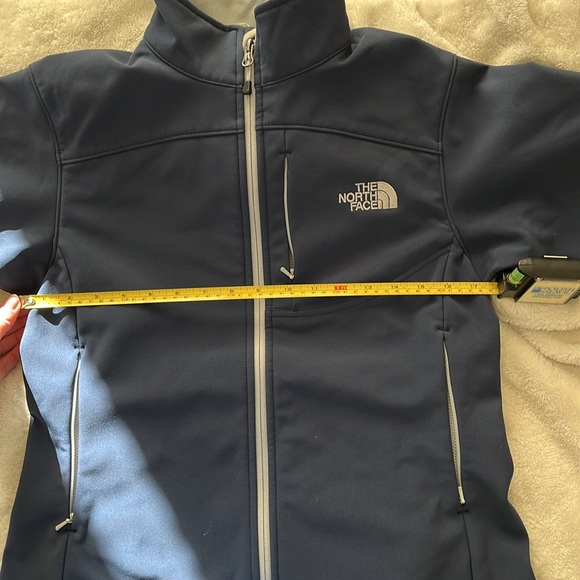 Lightweight Shell Jacket - Picture 5 of 7